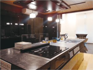 ⑤収納と動線に配慮した、高級感とメリハリと統一感のあるデザインのダイニングキッチン.png